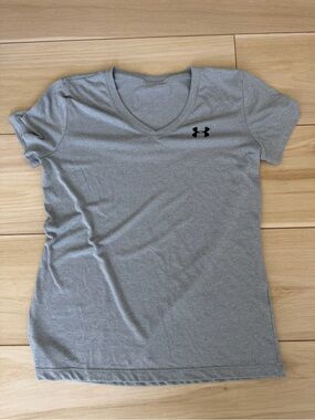 Under Armour Women's Light Gray V-Neck Performance Tee